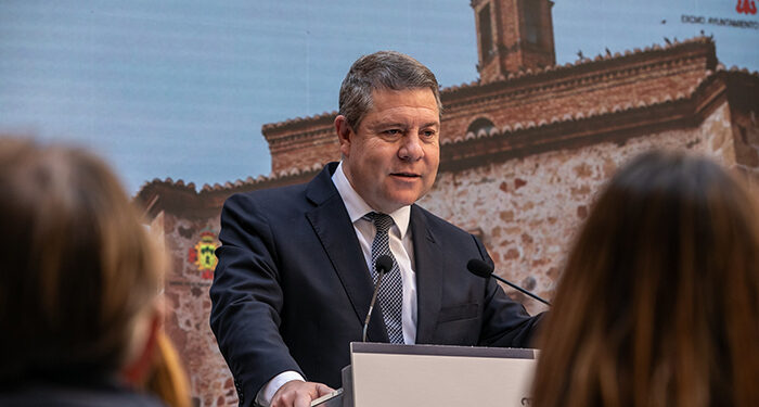 Page visita las instalaciones de la planta de producción de ´Laboratorios Liconsa´ y las obras del Monasterio de Monsalud 1 Page recuerda que “la ley obliga a cambiar las reglas de explotación del Trasvase” y reclama seriedad ante un “delito ambiental”