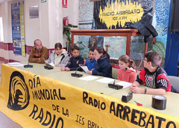 Radio Arrebato y el IES Brianda de Mendoza celebran el Día Mundial de la Radio, en directo, el viernes 9 a partir de las 9:30 Radio Arrebato y el IES Brianda de Mendoza celebran el Día Mundial de la Radio, en directo, el viernes 9 a partir de las 9:30