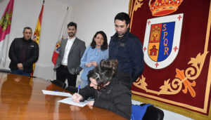 Un arraigado rehabilita y abre una nueva panadería en Saelices después de casi 10 años gracias a Arraigo y Diputación