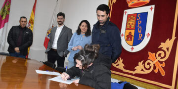 Un arraigado rehabilita y abre una nueva panadería en Saelices después de casi 10 años gracias a Arraigo y Diputación