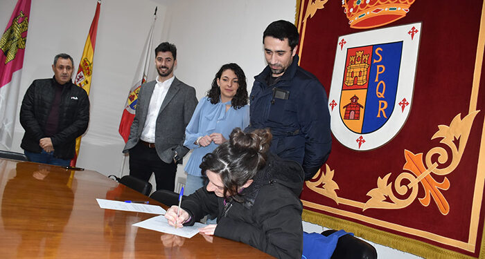 Un arraigado rehabilita y abre una nueva panadería en Saelices después de casi 10 años gracias a Arraigo y Diputación