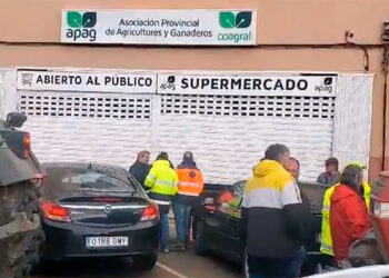 Un grupo de manifestantes obliga a cerrar la sede de APAG en Molina de Aragón 4 Un grupo de manifestantes obliga a cerrar la sede de APAG en Molina de Aragón