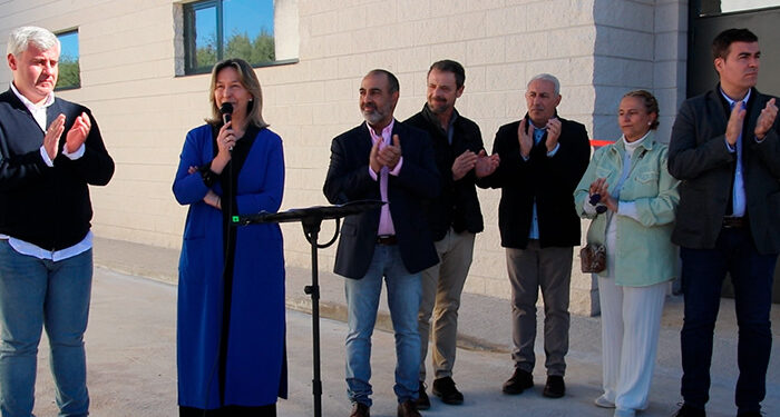 Inaugurado el nuevo salón multiusos de Usanos 1 Usanos inaugura su Salón Multiusos con la alcaldesa Ana Guarinos y el alcalde pedáneo Antonio Pastor