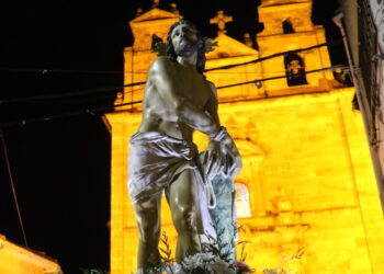 La lluvia permite salir a la procesión del Silencio en Almonacid de Zorita