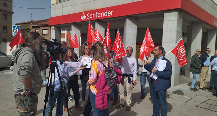Tres de cada cuatro trabajadores de la banca secundan en CLM la huelga por su convenio colectivo 1 240322 Huelga Banca Guadalajara