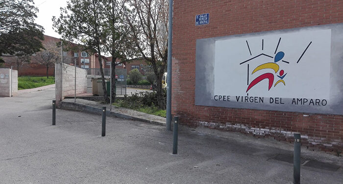 Concentración ante el CEE ‘Virgen del Amparo’ para denunciar la falta de recursos