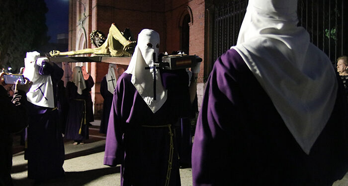 Solemne traslado del Cristo de la Expiración a hombros de los hermanos de La Pasión