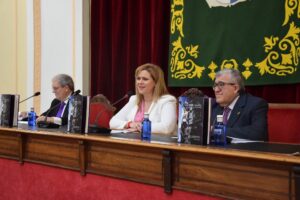 La Diputación acoge la presentación del libro ‘Cuencalvario’ con la visión de José Vicente Ávila sobre La Pasión conquense