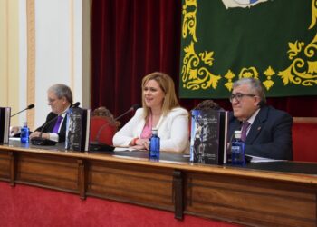 La Diputación acoge la presentación del libro ‘Cuencalvario’ con la visión de José Vicente Ávila sobre La Pasión conquense La Diputación acoge la presentación del libro ‘Cuencalvario’ con la visión de José Vicente Ávila sobre La Pasión conquense