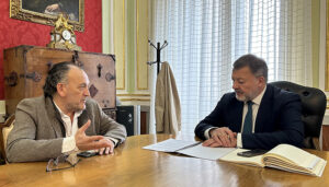 Dolz conoce la programación en la que trabaja el Colegio de Médicos de Cuenca para celebrar su 125 aniversario