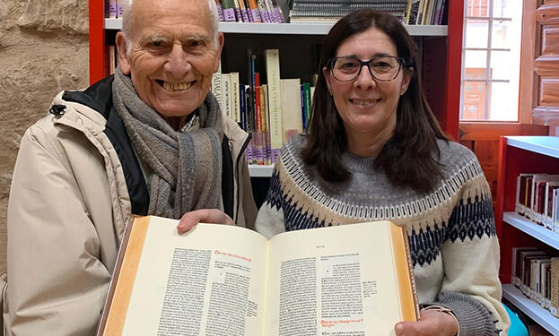 Donan a la Biblioteca Municipal de Huete del facsímil de compilación de leyes de Alonso Díaz de Montalvo