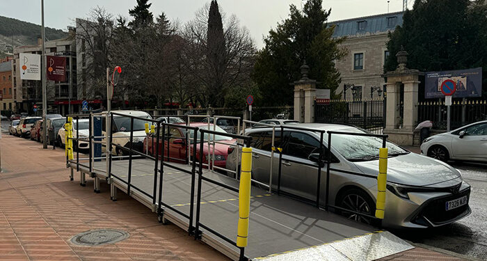 El Ayuntamiento de Cuenca instala plataformas para que las personas en silla de ruedas puedan ver los desfiles procesionales en Aguirre y Plaza de la Constitución 1 El Ayuntamiento de Cuenca instala plataformas para que las personas en silla de ruedas puedan ver los desfiles procesionales en Aguirre y Plaza de la Constitución