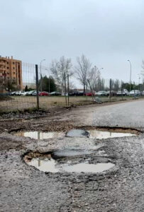 El PP en el Ayuntamiento de Cuenca urge actuaciones de asfaltado, conservación, iluminación y seguridad peatonal entre la bajada de Cáritas y la zona del mercadillo