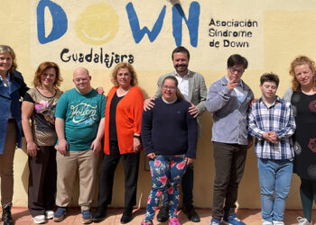 Escudero conoce in situ la labor y servicios de Down Guadalajara, que cuenta con 55 familias asociadas Escudero conoce in situ la labor y servicios de Down Guadalajara, que cuenta con 55 familias asociadas