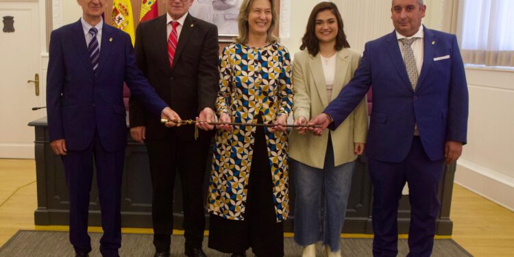 Guarinos preside la toma de posesión de los nuevos representantes de la Alcaldía en los Barrios Anexionados