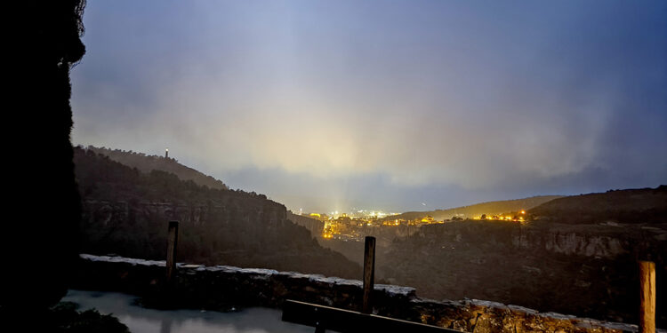 Miércoles Santo de Viento y lluvia a las 20:30 horas en el Cerro del Socorro de Cuenca