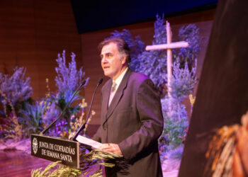 Julián Recuenco abre la Semana Santa 2024 con un Pregón uno y trino, narrado desde la perspectiva del historiador, el nazareno y el cristiano Julián Recuenco abre la Semana Santa 2024 con un Pregón uno y trino, narrado desde la perspectiva del historiador, el nazareno y el cristiano