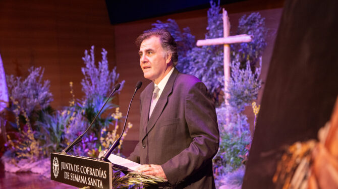 Julián Recuenco abre la Semana Santa 2024 con un Pregón uno y trino, narrado desde la perspectiva del historiador, el nazareno y el cristiano 1 Julián Recuenco abre la Semana Santa 2024 con un Pregón uno y trino, narrado desde la perspectiva del historiador, el nazareno y el cristiano