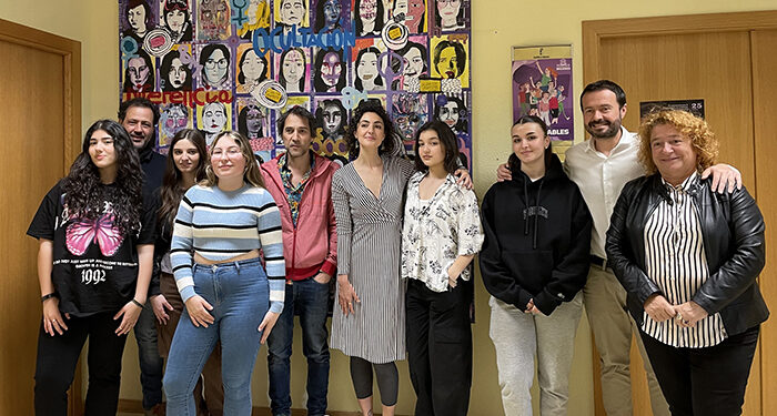 La Delegación de Igualdad luce ya el mural realizado por alumnado de la Escuela de Arte Elena de la Cruz para el acto del 8-M en Guadalajara 1 La Delegación de Igualdad luce ya el mural realizado por alumnado de la Escuela de Arte Elena de la Cruz para el acto del 8-M en Guadalajara