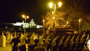 La Diputación de Cuenca cumple con la tradición participando este Viernes Santo en la procesión del Santo Entierro de la capital