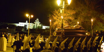 La Diputación de Cuenca cumple con la tradición participando este Viernes Santo en la procesión del Santo Entierro de la capital