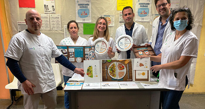 Las enfermeras del centro de salud Guadalajara-Sur desarrollan una actividad para promover la alimentación saludable entre la población