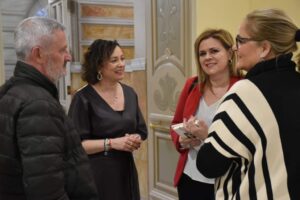 Luz González rinde homenaje a las ‘Mujeres en la Historia de Cuenca’ y presenta su libro en la diputación provincial