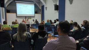 Más de veinte personas asisten a la jornada de AMEP sobre emprendimiento en Villanueva de la Jara