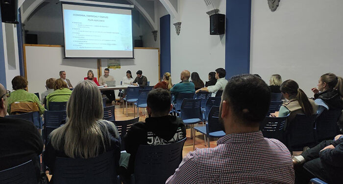 Más de veinte personas asisten a la jornada de AMEP sobre emprendimiento en Villanueva de la Jara