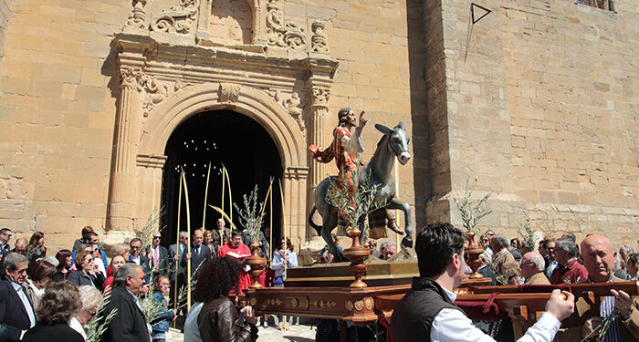 Pareja vivirá intensamente su Semana Santa y el posterior Abril Cultural