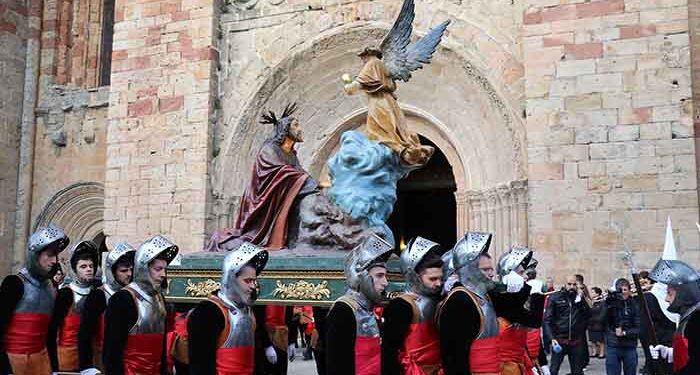 Sigüenza y sus 'Armaos' proponen una Semana Santa genuina y llena de fervor y pasión 1 Sigüenza y sus 'Armaos' proponen una Semana Santa genuina y llena de fervor y pasión