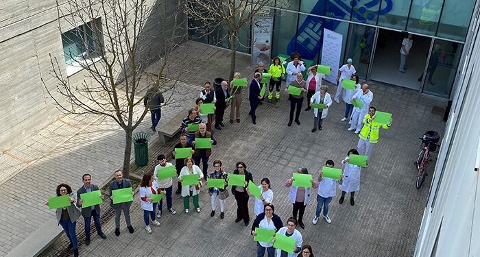 Tarancón y los profesionales del CEDT se suman al lazo verde solidario de la Asociación Española contra el Cáncer de Cuenca