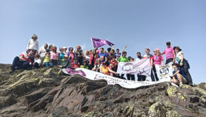 Un total de 61 personas, la gran mayoría mujeres, participaron ayer en la I Subida al Ocejón por la Igualdad