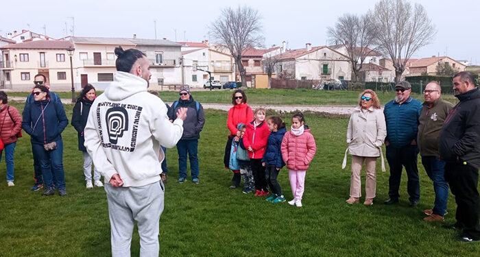 Una treintena de personas participa en Canredondo en la actividad de educación ambiental del Gobierno regional del ‘Día Internacional de los Bosques’ 1 Una treintena de personas participa en Canredondo en la actividad de educación ambiental del Gobierno regional del ‘Día Internacional de los Bosques’
