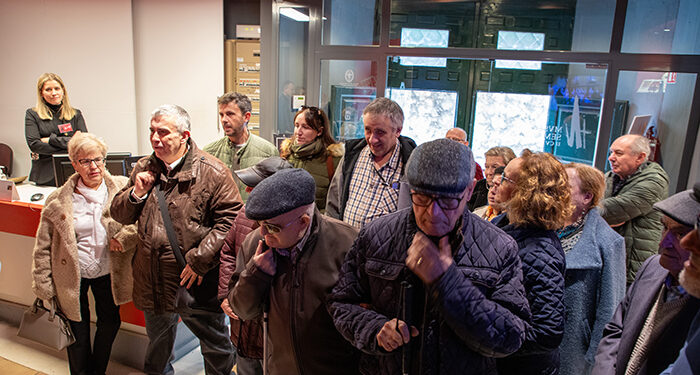 Una veintena de afiliados de la ONCE Cuenca disfrutan de una actividad multisensorial en el Museo nazareno
