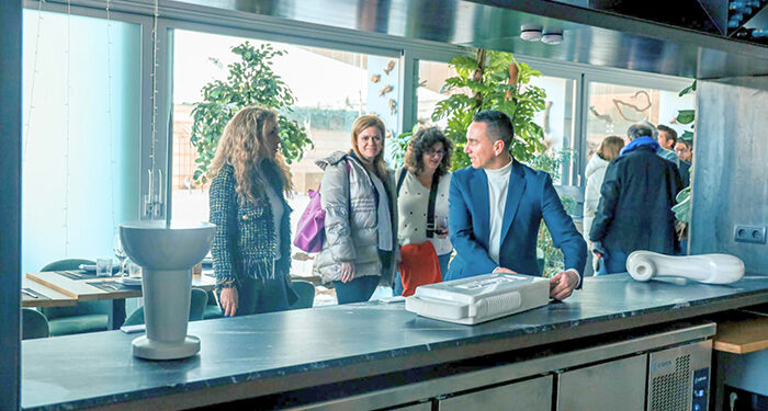 Antonio Jurado eleva lo cotidiano a obra de arte en "Objetos Comunes" en Natura Restaurante y Bistró 1 Antonio Jurado eleva lo cotidiano a obra de arte en Objetos Comunes en Natura Restaurante y Bistró