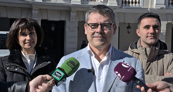 Baeza: “Guarinos ha batido todos los récords al suprimir el plan Recual de empleo, privando de una oportunidad laboral a personas necesitadas” 1 Baeza “Guarinos ha batido todos los récords al suprimir el plan Recual de empleo, privando de una oportunidad laboral a personas necesitadas”