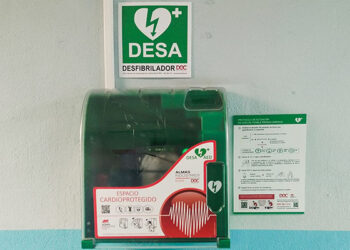 “Cabanillas Cardioprotegida”: El Ayuntamiento instala nuevos desfibriladores en los edificios públicos municipales