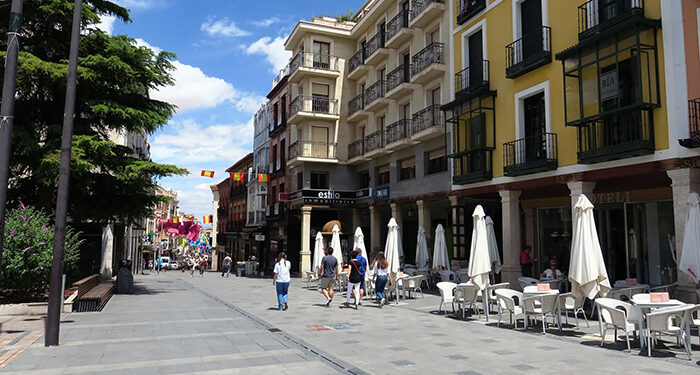 El mes de junio ha sido normal en Guadalajara y muy húmedo: el día con más calor, en la capital el día 6 con 35,2ºC 1 Calle Mayor de Guadalajara