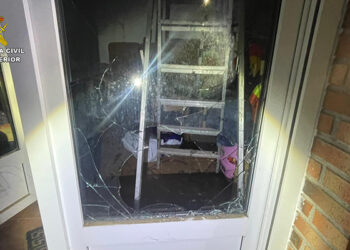 Detenida una mujer de 28 años de edad por robar en una vivienda de la urbanización “Las Fuentes” de Fuentenovilla