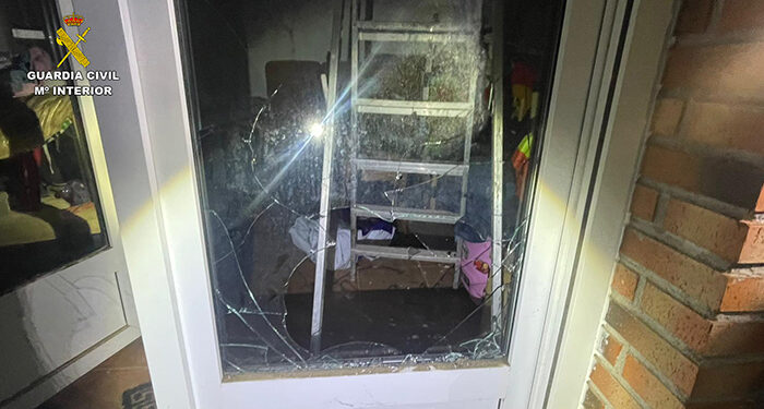 Detenida una mujer de 28 años de edad por robar en una vivienda de la urbanización “Las Fuentes” de Fuentenovilla 1 Detenida una mujer de 28 años de edad por robar en una vivienda de la urbanización “Las Fuentes” de Fuentenovilla