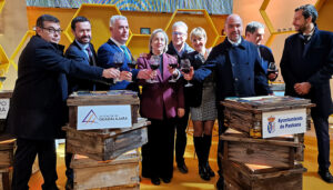 El Gobierno regional reitera en la Feria Apícola de Pastrana el compromiso con el sector de la apicultura a lo largo de la legislatura