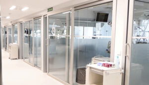 El servicio de Medicina Intensiva se ha trasladado este martes al edificio de ampliación del Hospital Universitario de Guadalajara