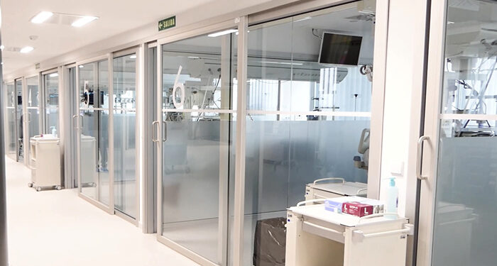 El servicio de Medicina Intensiva se ha trasladado este martes al edificio de ampliación del Hospital Universitario de Guadalajara