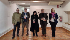 Elvireta Escobio presenta en la FAP “Conversaciones sobre Manolo Millares. Elvireta Escobio, bajo la piel de la arpillera”