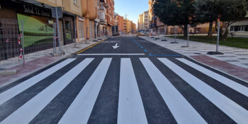 Este jueves queda reabierta al tráfico la calle Colón, recuperándose la parada de autobús en el tramo afectado junto a la glorieta de El Sargal