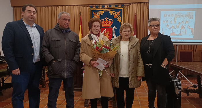 Huete homenajea a Dª Lourdes Parrilla en el Día de la Mujer