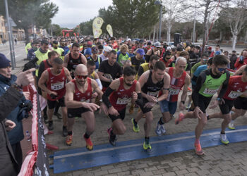 La Carrera Popular Inclusiva Navarrosa recauda 5.000 euros para la asociación Caminando