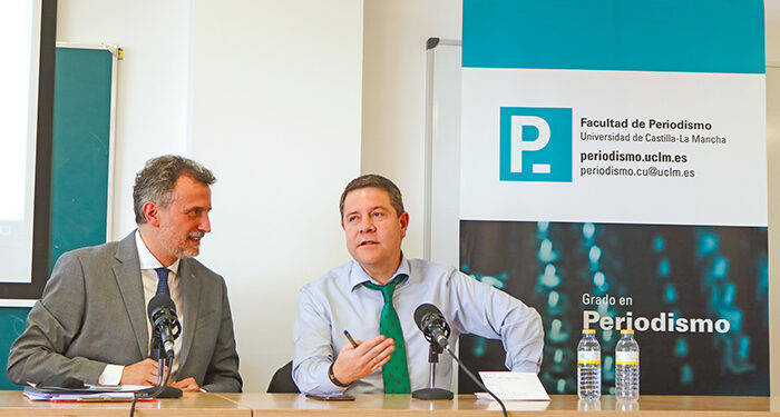 La Facultad de Comunicación acoge una conferencia de prensa de Emiliano García-Page 1 La Facultad de Comunicación acoge una conferencia de prensa de Emiliano García-Page