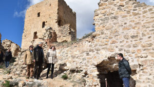 La obra de excavación de las murallas de Moya está llegando a su parte final con una inversión de 125.000 euros por parte de Diputación